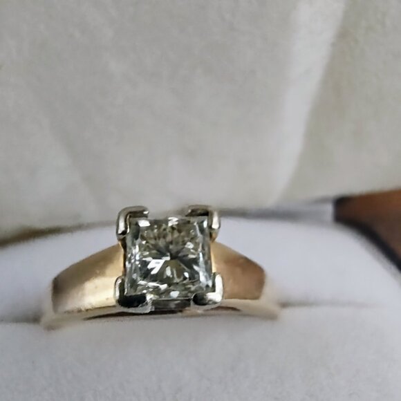 Princess cut diamond engagement ring - Picture 3 of 5